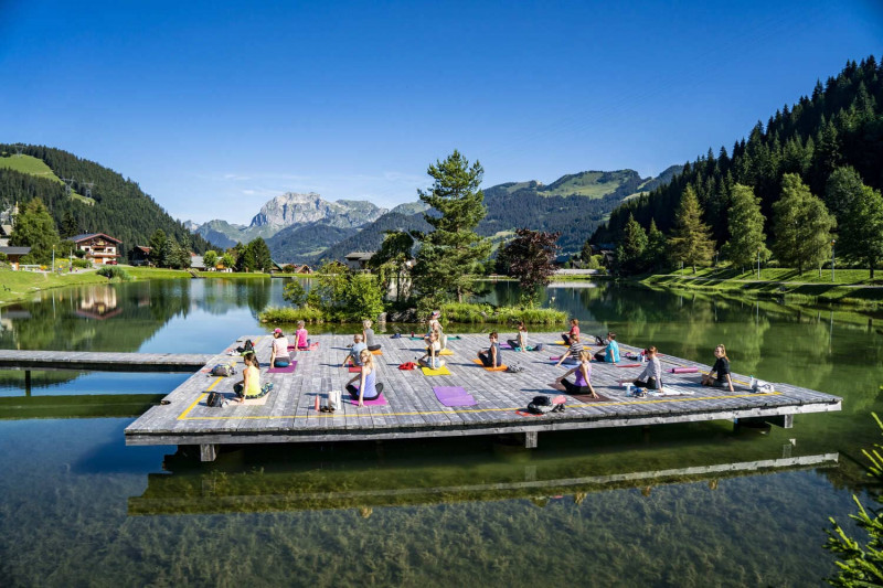 Yoga outdoor au Lac de Vonnes