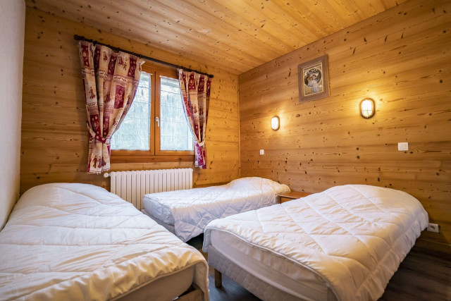 Apartment 3 in Chalet l'Etrye, Bedroom 3 single bed, Mountain 74
