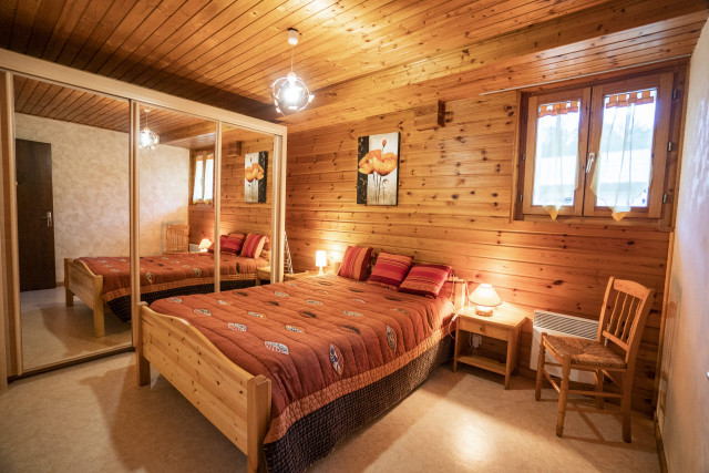 Appartement Colibri, chambre lit double, Châtel hiver neige ski montagne famille