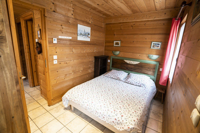 Apartment in Chalet L'Igloo 3, Bedroom double bed, Châtel Ski resort
