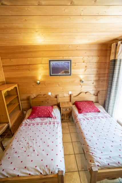 Apartment in Chalet L'Igloo 3, Bedroom single bed and bunk bed, Châtel Ski resort