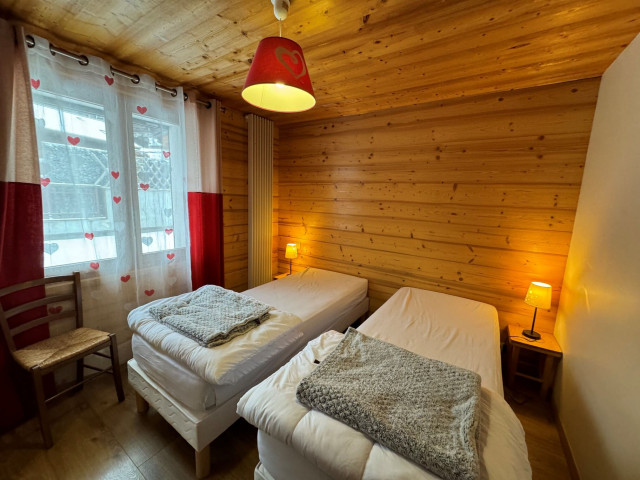 Apartment in Chalet l'Ourson, Chatel, Bedroom 2 single beds, Ski equipment rental 74