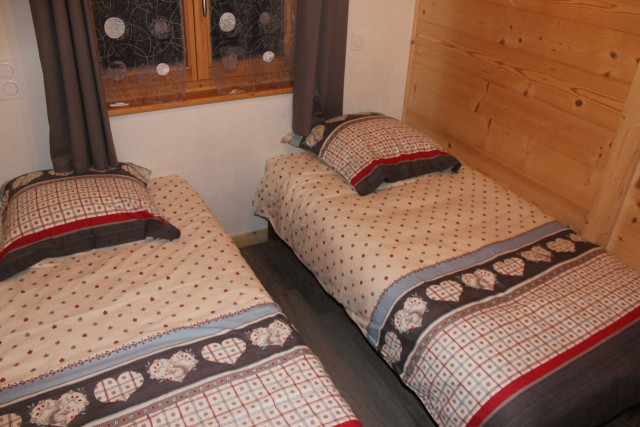 Appartment in chalet le bois joli, bedroom with two single beds, Châtel Les Portes du Soleil