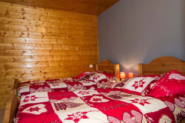 Appartement dans chalet le marmouset, chambre deux lits simples, Châtel ski hiver montagne