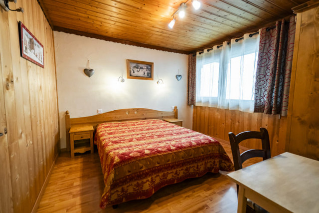 Apartment in chalet les Boudimes, Bedroom 1 double bed, Chatel Ski