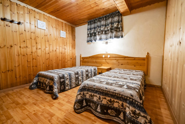 Apartment in chalet les Boudimes, Bedroom 2 single beds, Chatel Reservation