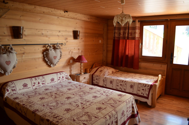 Apartment in chalet The Pivottes, Bedroom 1 double bed + 1 single bed, Châtel 74390