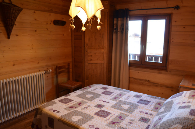 Apartment in chalet The Pivottes, Bedroom 1 double bed n°1, Châtel Rental 74