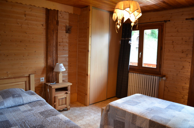 Appartement dans chalet les Pivottes, Chambre 2 lits simples, Châtel Alpes du Nord