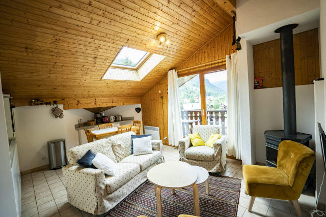 Apartment Forsythia, Living room with fireplace, Châtel Chairlift