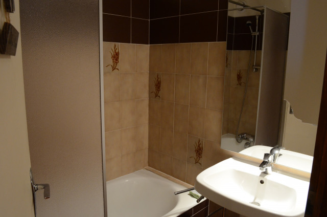Apartment Hameau des Quatre Saisons, Bathroom, Châtel Chairlift