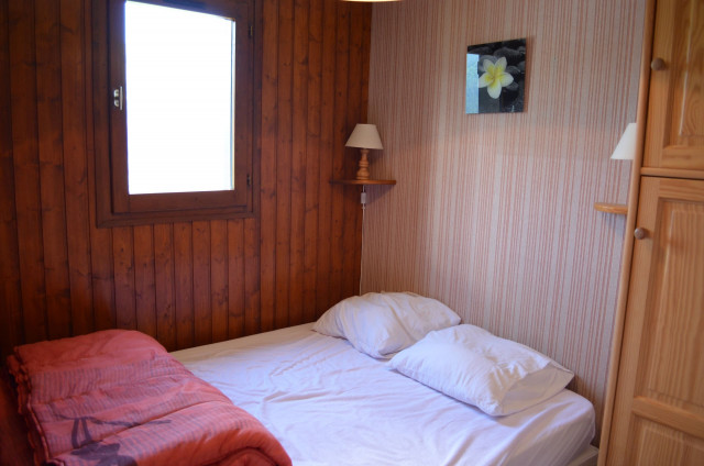 Appartement l'Alpage 8A, Chambre lit double, Châtel Location de ski