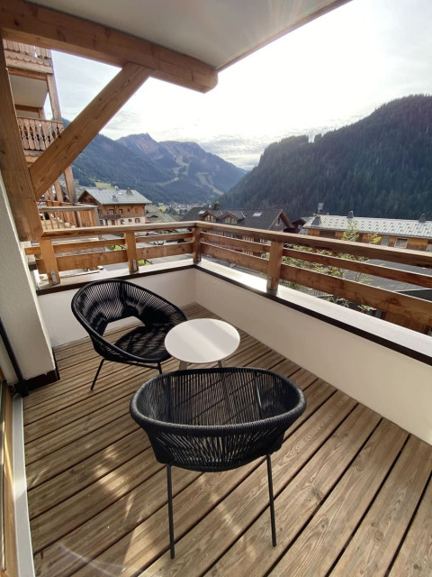 Apartment rental Les Perles de Savoie A203, Châtel, balcony with mountain view