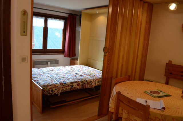 Apartment The Sorbiers n°7, Living room with fold-down double bed, Châtel Ski rental