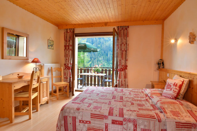 Apartment n°3 in residence The Blanchot, Bedroom with 1 double bed, Châtel Ski slope