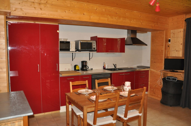 Apartment n°5 in chalet The Bouquetins, Kitchen and dining room, Châtel 74