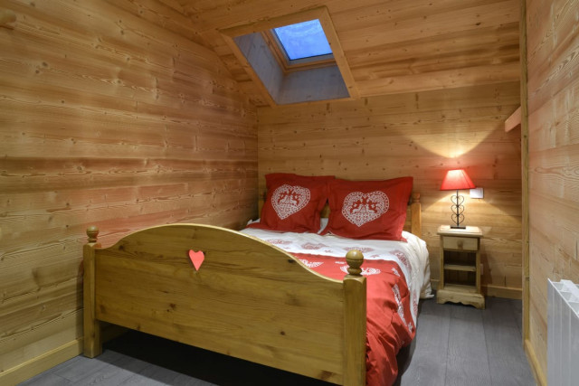 Chalet Alaska, Bedroom double bed, Châtel 74390