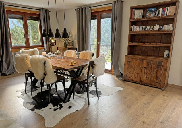 Chalet du Nant, Salle à manger avec vue sur les montagnes, La Chapelle d'Abondance