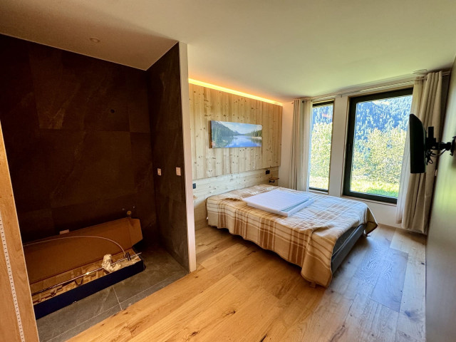 Chalet du Saix E, Chatel, Double bedroom, Ski pass 74