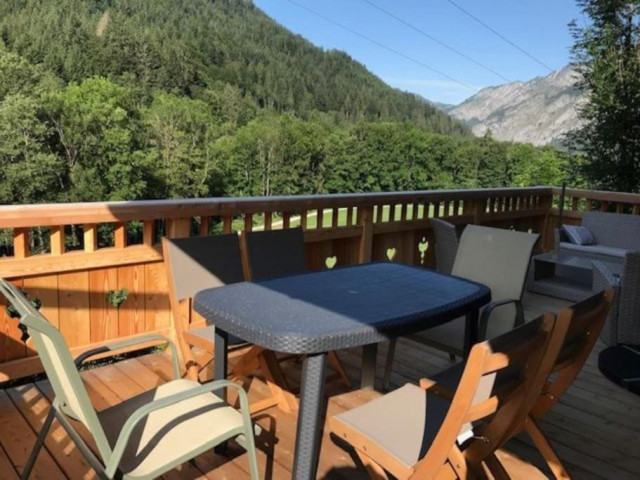 Chalet Ecureuil, sleeps 10, terrace, Châtel Tourism