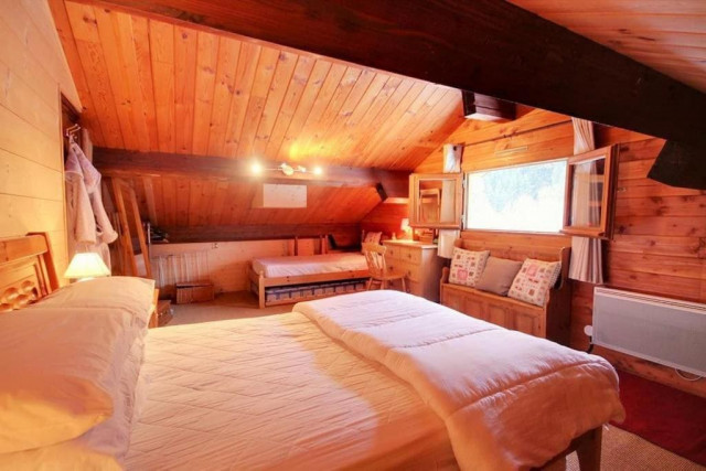 Chalet Ecureuil, sleeps 10, bedroom, Vallée d'Abondance