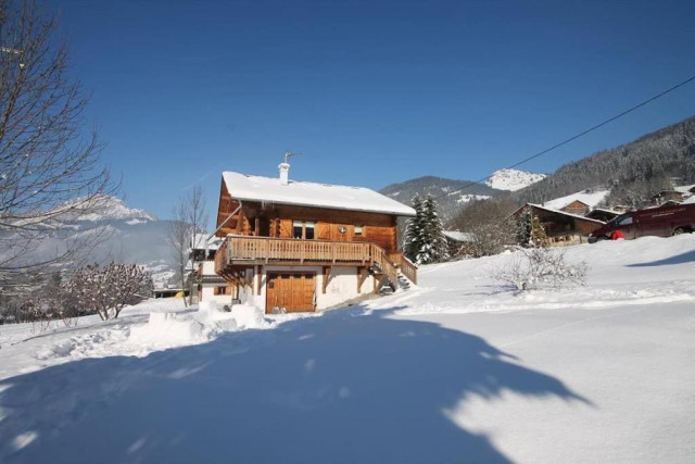 Chalet Ecureuil, sleeps 10, winter chalet view, Châtel ski mountain