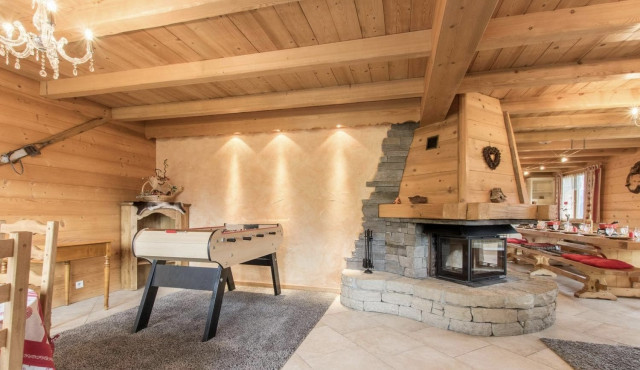 Chalet l'Edelweiss, Living room with fireplace and baby foot, Châtel Ski slope 74