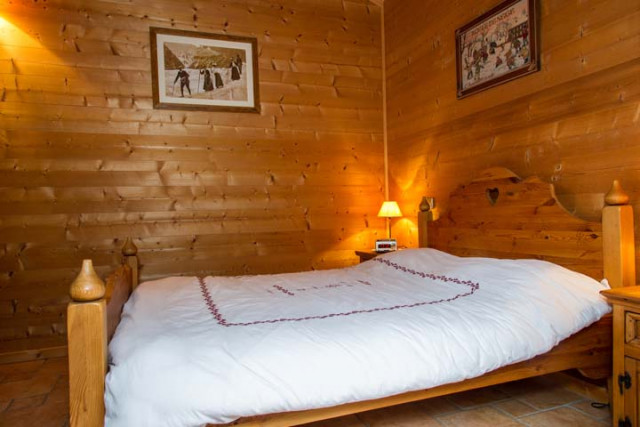 Chalet L'HERMINE DES VORRES, Bedroom double bed, Châtel Ski slope