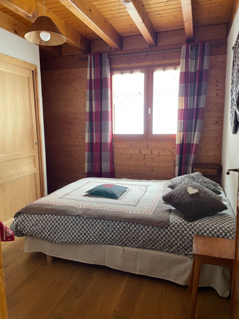 Chalet l'ORME, Bedroom double bed, Châtel Hiking