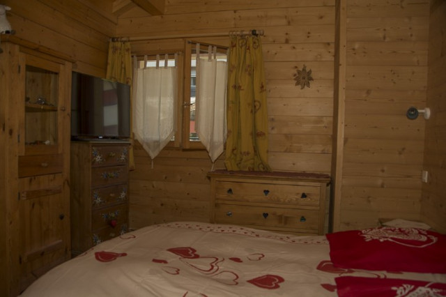 Chalet The Boule de Neige, Bedroom double bed, Châtel Snowboard