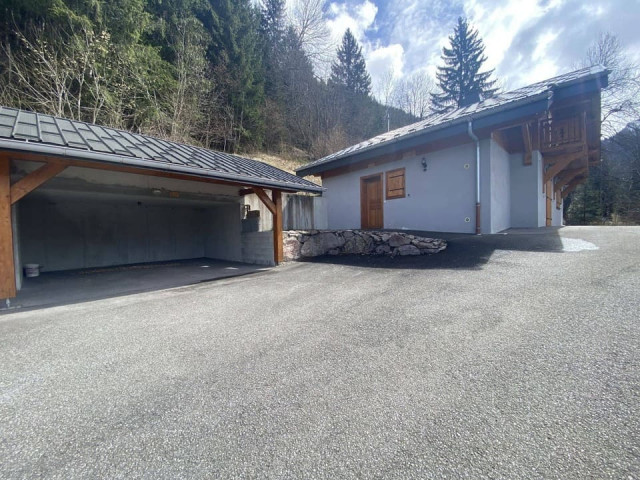 Chalet Le Cerf, Chatel, Car park, Savoyard fondue 74