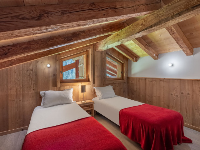 Chalet le Mille Cent, Chatel, Bedroom 2 single beds, Snowshoe hikes 74