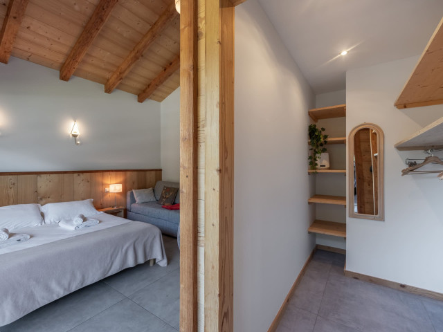 Chalet le Mille Cent, Chatel, Double bedroom with sofa which converts into bunk beds, Calm and mountains 74