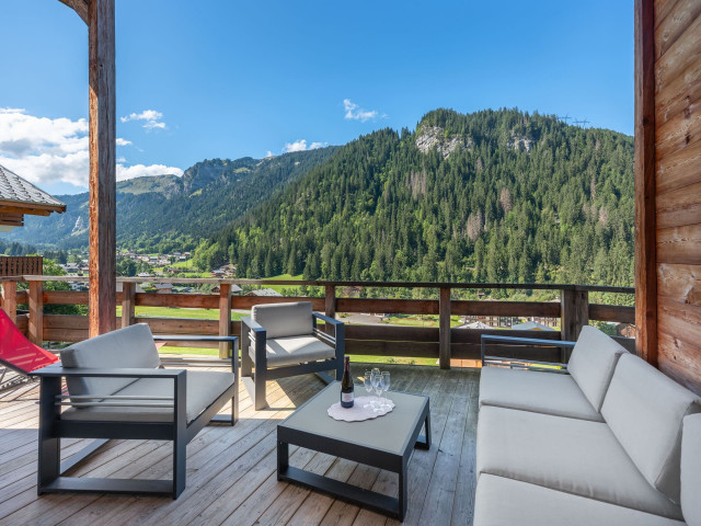 Chalet le Mille Cent, Châtel, Terrasse vue montagne, Soleil Détente 74