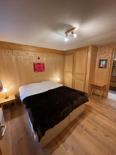 Chalet Le Rêve, Bedroom double bed on the ground floor, Châtel Ski area