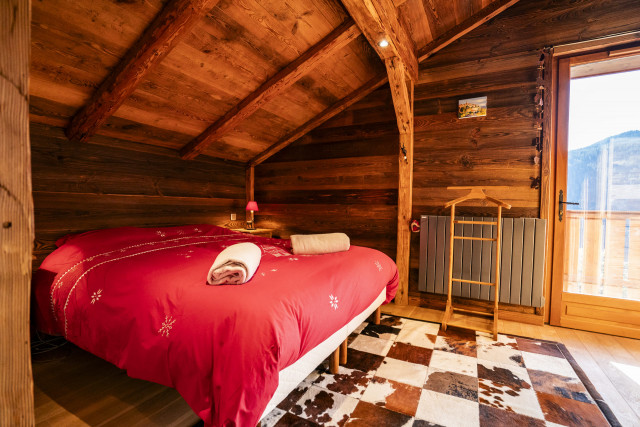 Chalet Les Tournesols, Chambre 1 lit double et salle de douche/ wc en suite, à l'étage, Châtel Vacances en famille