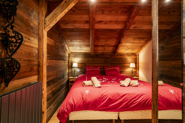 Chalet Les Tournesols, Chambre double à l'étage avec salle de bains/ wc en suite, Châtel Ski