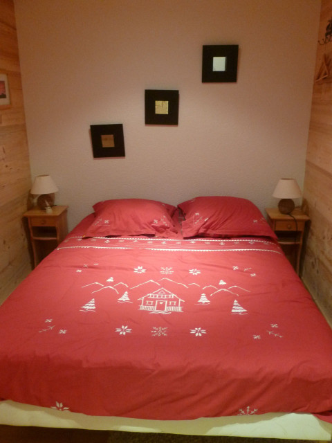 Chalet Les Tournesols, Bedroom double bed, Châtel French Alps