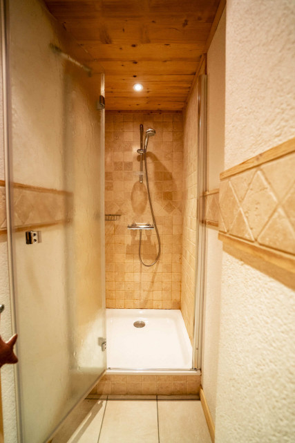 Chalet Les Tournesols, Douche du Sauna, Châtel