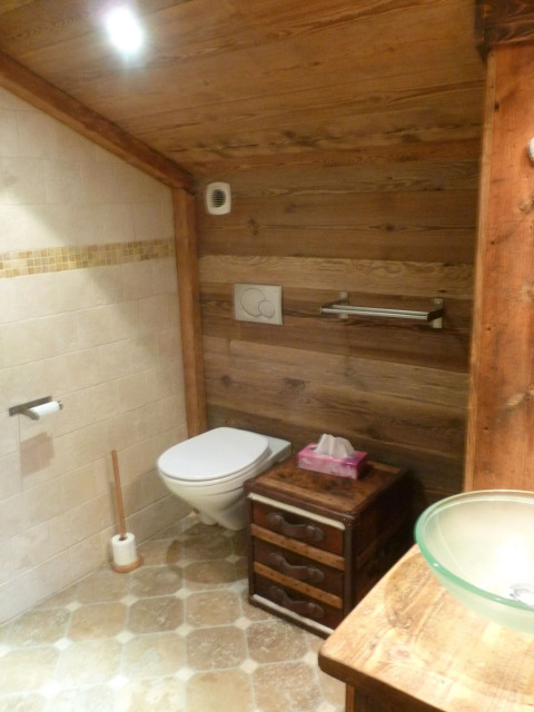 Chalet Les Tournesols, Salle de douche avec WC, Châtel Chalet Location de matériell