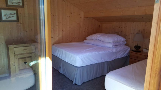 Chalet Namalou, Bedroom 1 double bed and 1 single bed, Châtel Holidays 74