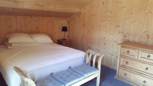 Chalet Namalou, Bedroom double bed, Châtel 74390