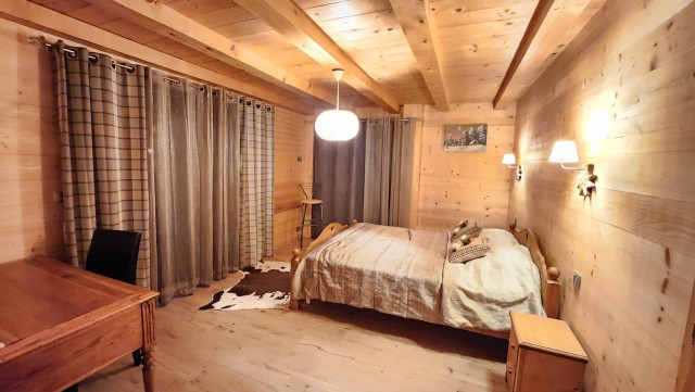 Chalet Roche Alpine, Bedroom double bed, Chalet 74