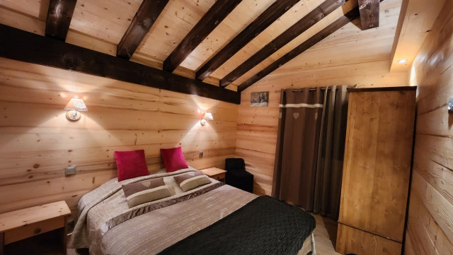 Chalet Roche Alpine, Bedroom double bed, Snow holidays