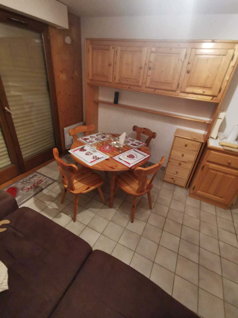 Les Avenières 3 personnes Châtel, table séjours, vacances amis