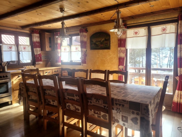 Salle à manger de l'appartement Petit Carline à Châtel, France