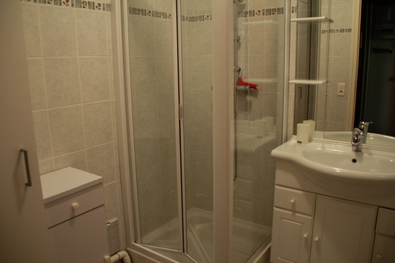 Salle de douche Appartement Chatellan CTA9