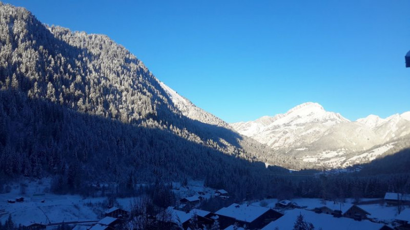 Appartement Croix de Savoie n°16, Vue depuis le balcon en hiver, Châtel Réservation