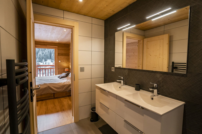Apartment in chalet 3 Fontaines, Shower room, Châtel Mountain chalet