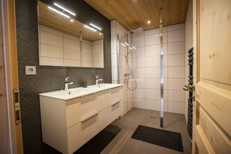 Apartment in chalet 3 Fontaines, Shower room, Châtel Cozy 74